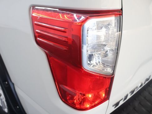 Used 2018 Nissan Titan SV image 25