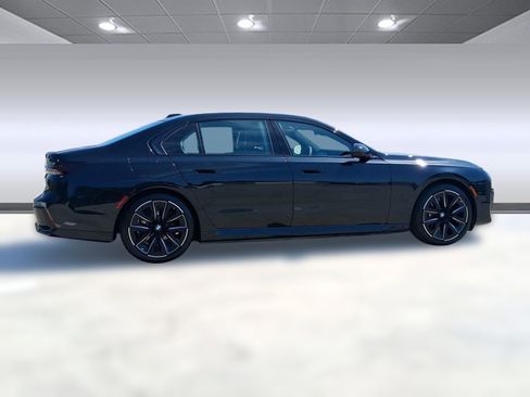 New 2026 BMW 750e xDrive w/ Premium Package image 7