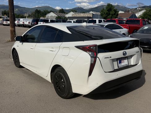 Used 2018 Toyota Prius Two w/ Prius Two Safety Plus Package FWD image 6