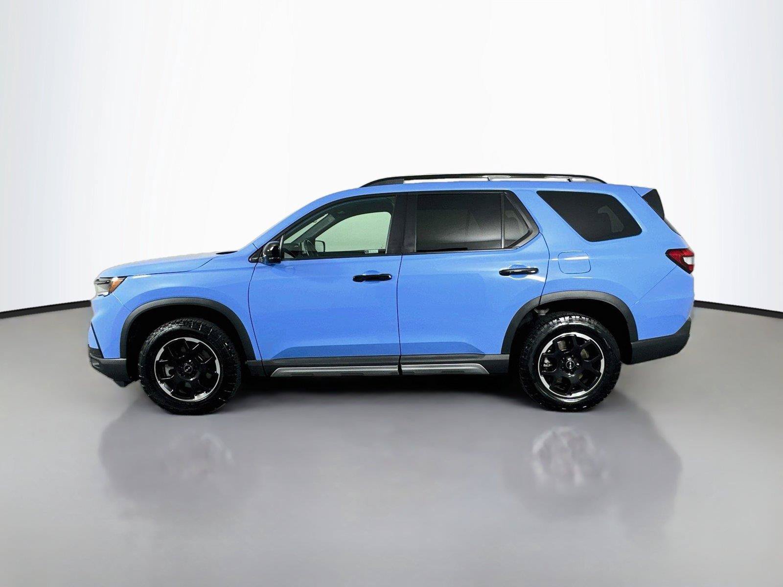 Certified 2025 Honda Pilot TrailSport image 8