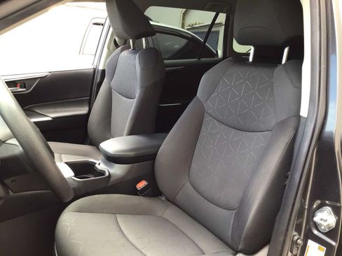 Used 2022 Toyota RAV4 XLE FWD image 12