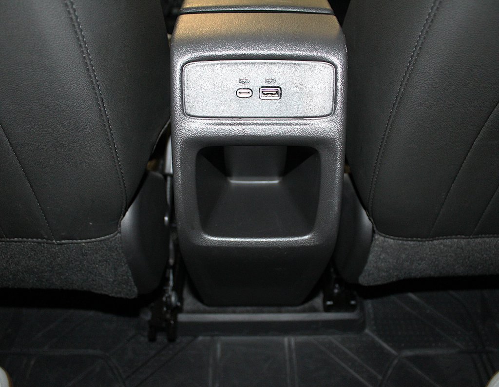 Used 2025 Chevrolet Trax LT w/ LT Convenience Package FWD image 32