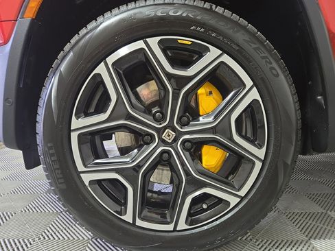 Used 2023 Rivian R1T Adventure image 9