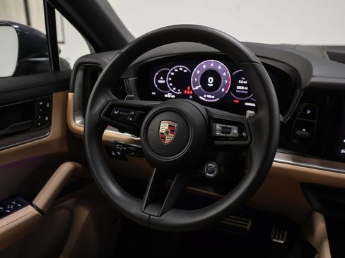 Used 2025 Porsche Cayenne Coupe AWD/4WD image 33