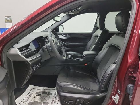 Used 2024 Jeep Grand Cherokee Altitude image 22