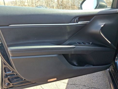Used 2019 Toyota Camry LE image 12