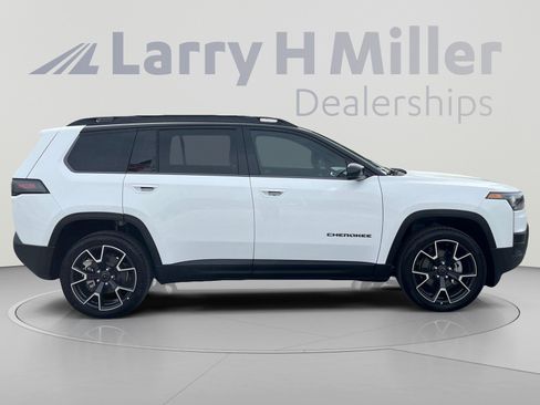 New 2026 Jeep Cherokee Overland w/ Trailer Tow Group AWD/4WD image 6