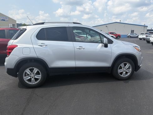 Used 2022 Chevrolet Trax LT w/ LT Convenience Package AWD/4WD image 5