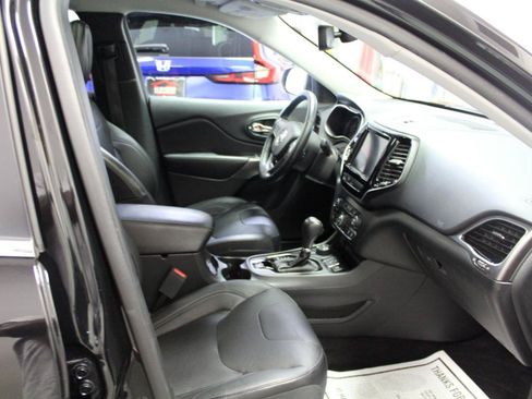 Used 2019 Jeep Cherokee Limited AWD/4WD image 25