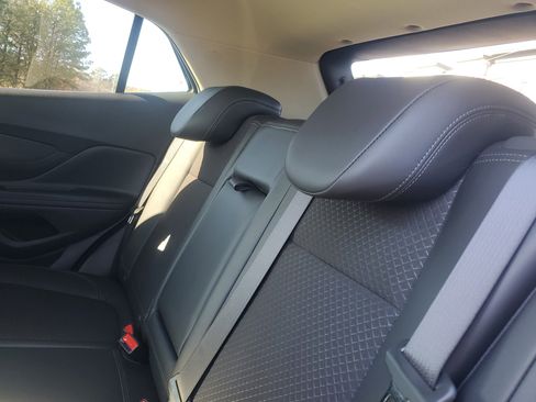 Used 2022 Buick Encore Preferred w/ Safety Package image 9