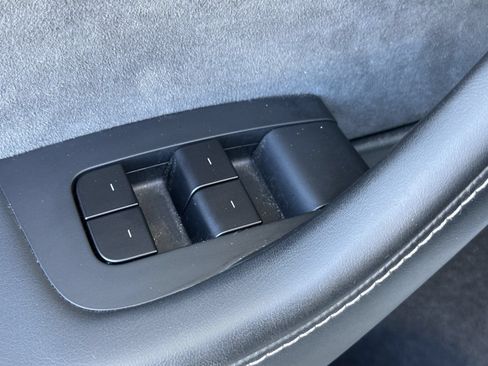 Used 2025 Tesla Model Y Long Range AWD/4WD image 10