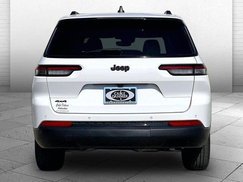 Used 2024 Jeep Grand Cherokee L Altitude AWD/4WD image 3