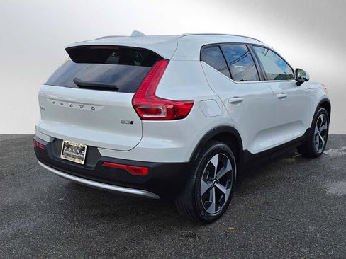 Certified 2025 Volvo XC40 B5 Plus image 3
