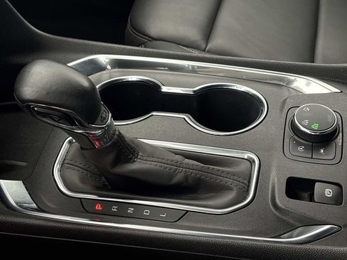 Used 2023 Chevrolet Traverse LT image 34