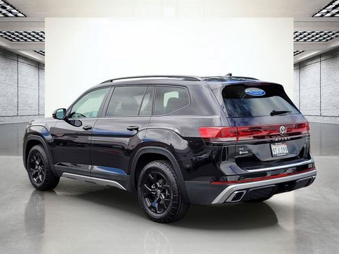 Certified 2025 Volkswagen Atlas Peak Edition SE AWD/4WD image 9