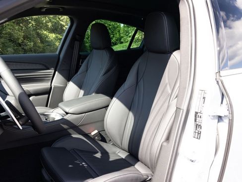 New 2025 Maserati Grecale GT image 3