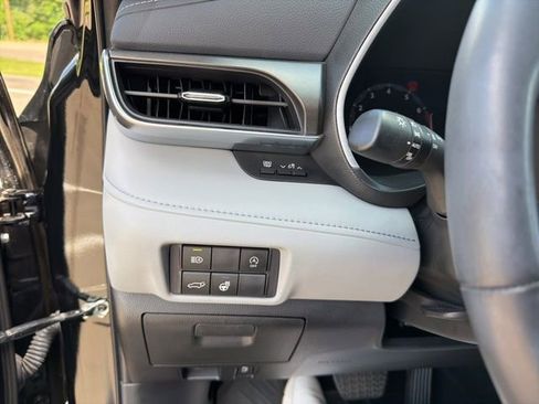 Used 2023 Toyota Highlander Limited FWD image 13