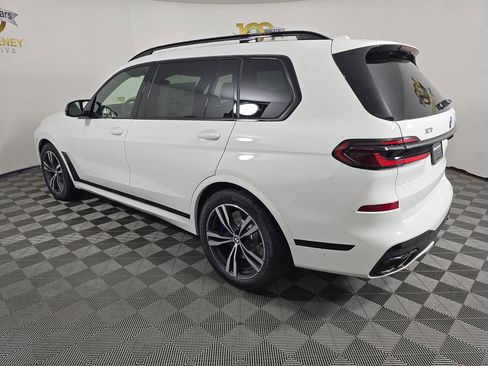 New 2026 BMW X7 M60i image 5
