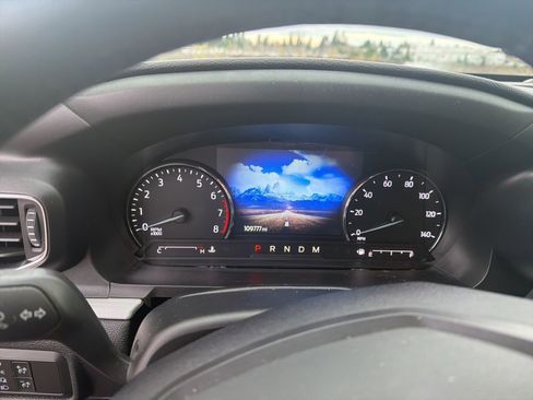 Used 2020 Ford Explorer XLT w/ Equipment Group 202A image 3