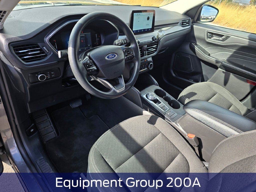 Used 2025 Ford Escape Active AWD/4WD image 2