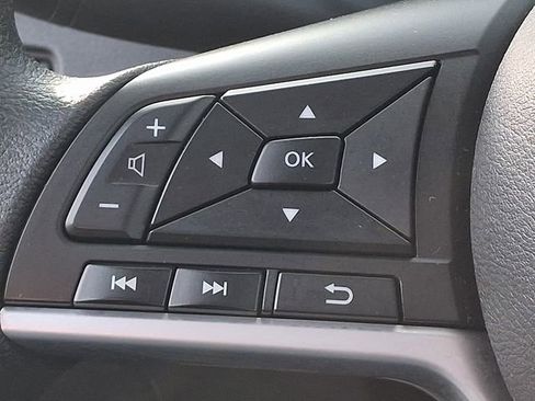 Used 2025 Nissan Altima 2.5 SV image 21