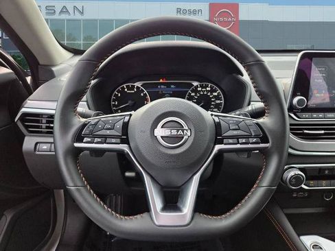 Certified 2025 Nissan Altima 2.5 SR AWD/4WD image 17