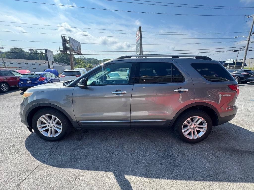 Used 2013 Ford Explorer XLT FWD image 2