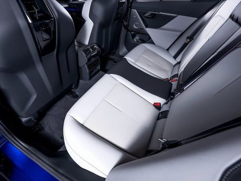 Used 2025 BMW M5 w/ Carbon Package image 27