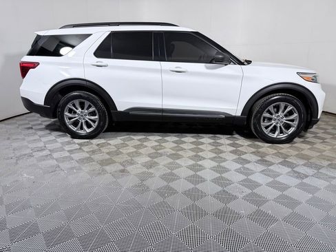 Used 2020 Ford Explorer XLT w/ Equipment Group 202A AWD/4WD image 8