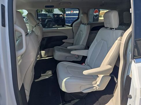 Used 2021 Chrysler Voyager Lxi image 23