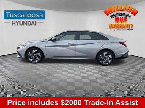 Used 2025 Hyundai Elantra Sport image 7