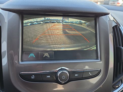 Used 2017 Chevrolet Cruze LT image 19