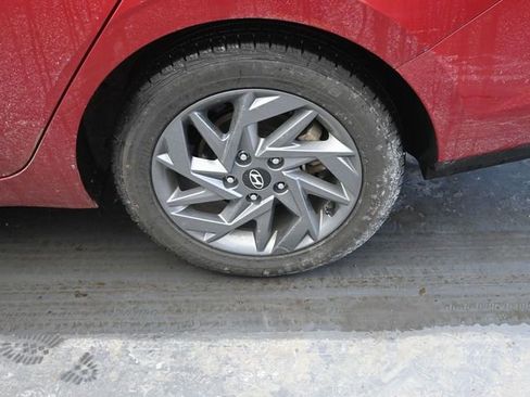 Used 2024 Hyundai Elantra SEL image 13