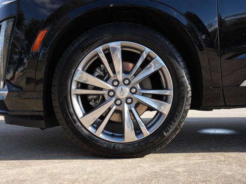 Certified 2025 Cadillac XT6 Premium Luxury image 30