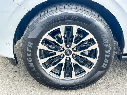 Used 2025 Ford Expedition Platinum AWD/4WD image 10