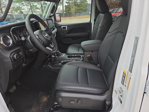 New 2026 Jeep Gladiator Sahara image 4