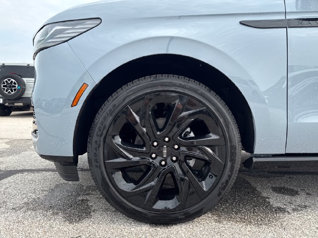 New 2027 Lincoln Navigator Reserve w/ Jet Appearance Package AWD/4WD image 12