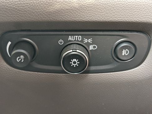 Used 2020 Chevrolet Traverse LT w/ LPO, Floor Liner Package image 21