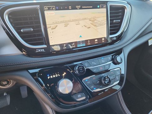 New 2026 Chrysler Pacifica Pinnacle image 13