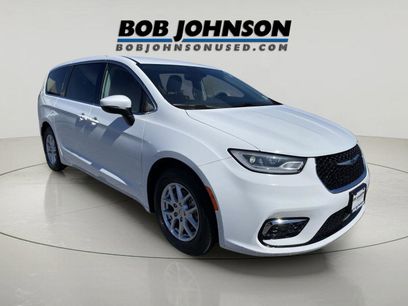 Used 2023 Chrysler Pacifica Touring-L