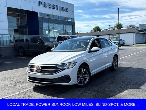 Used 2023 Volkswagen Jetta SE FWD image 1