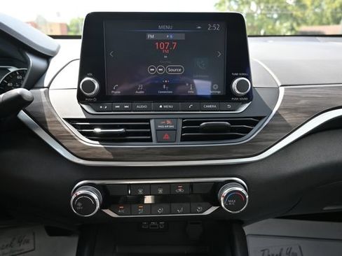 Used 2025 Nissan Altima 2.5 SV FWD image 31