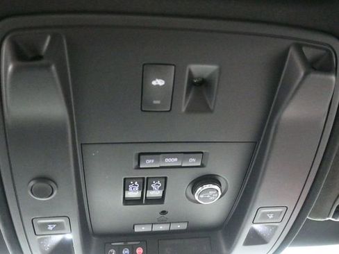 Used 2020 Cadillac Escalade ESV Platinum w/ Escalade Sport Edition image 15