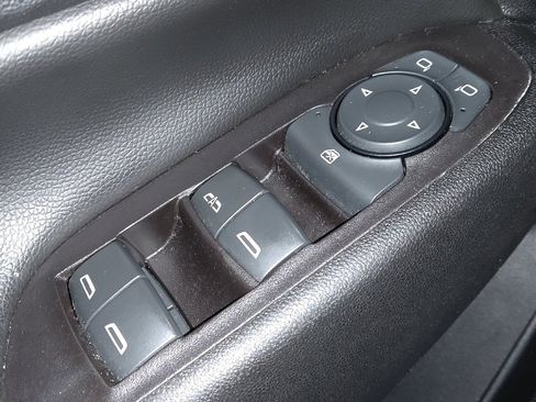 Used 2019 Chevrolet Equinox LT FWD image 27