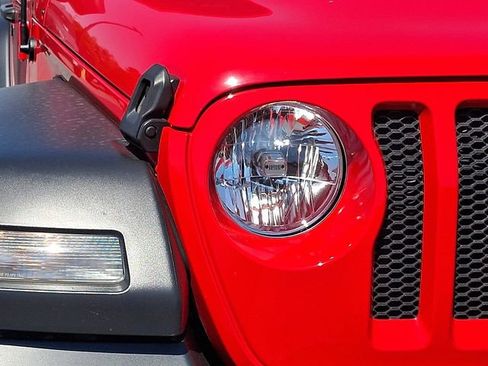 Used 2022 Jeep Wrangler Sport AWD/4WD image 9