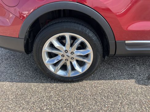 Used 2014 Ford Explorer XLT w/ Equipment Group 202A image 9