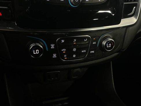 Used 2023 Chevrolet Traverse LT image 20