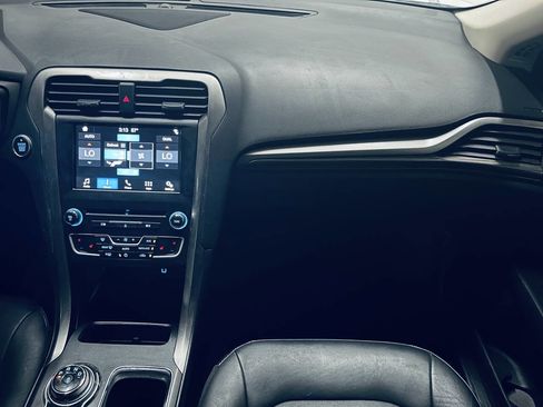 Used 2018 Ford Fusion SE w/ Fusion SE Technology Package FWD image 27