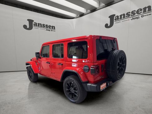 Used 2025 Jeep Wrangler Unlimited Sahara w/ Safety Group AWD/4WD image 2