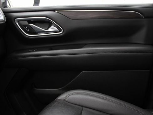 Used 2023 Chevrolet Suburban Z71 w/ Luxury Package image 32